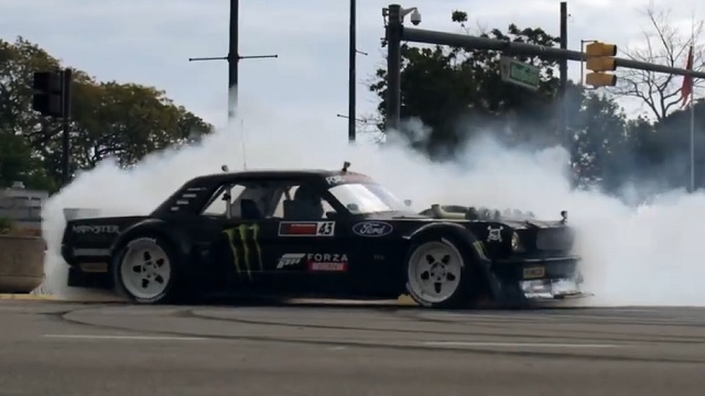 KEN BLOCK DRIFTS DETROIT SHOW FORD MUSTANG