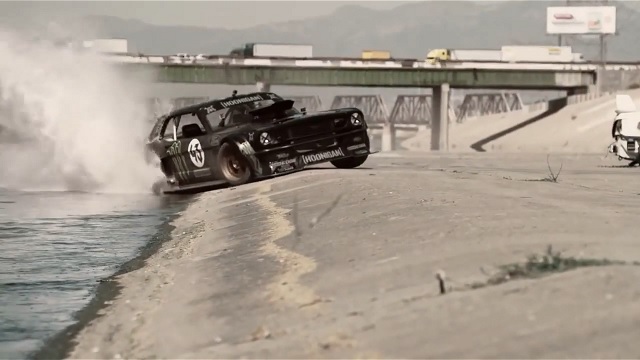 KEN BLOCK DRIFTS WILD IN THE STREETS OF LOS ANGELES SHOW FORD MUSTANG