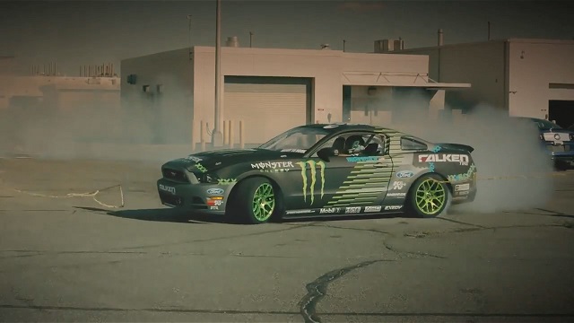 VAUGHN GITTIN JR DRIFTS SHOW FORD MUSTANG